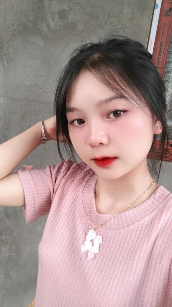 Hình Gái Xinh Buồn Khoảnh Khắc Thiêng Liêng Kết Nối Yêu Thương Và Gắn Bó Không Rời